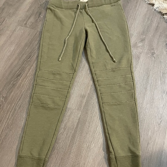 Hollister Textured Knee Joggers - Picture 1 of 3